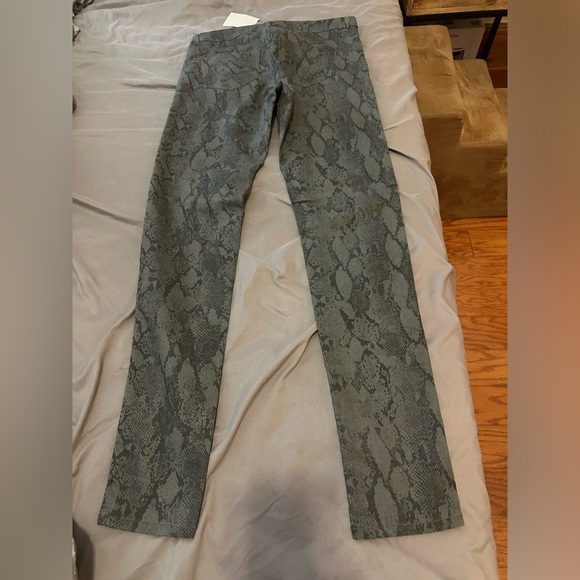 H&M Women’s size 8 Skinny RATTLESNAKE Snakeskin Jeans - Picture 2 of 9